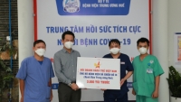 Hội Doanh nhân trẻ Việt Nam trao tặng 3.000 túi thuốc hỗ trợ điều trị cho bệnh nhân F0